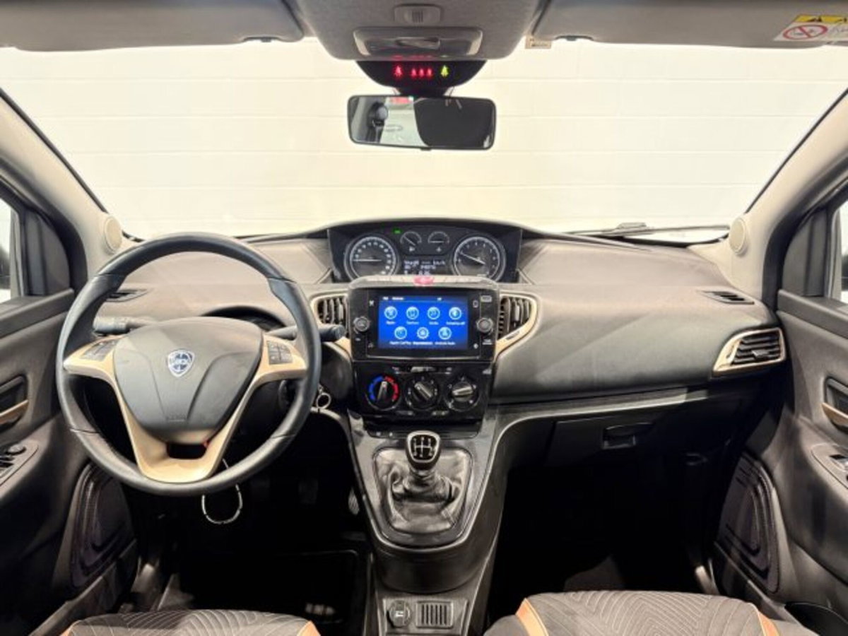 Lancia Ypsilon 1.2 69 CV 5 porte GPL Ecochic Alberta Ferretti (10)