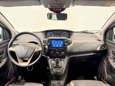 Lancia Ypsilon 1.2 69 CV 5 porte GPL Alberta Ferretti (10)