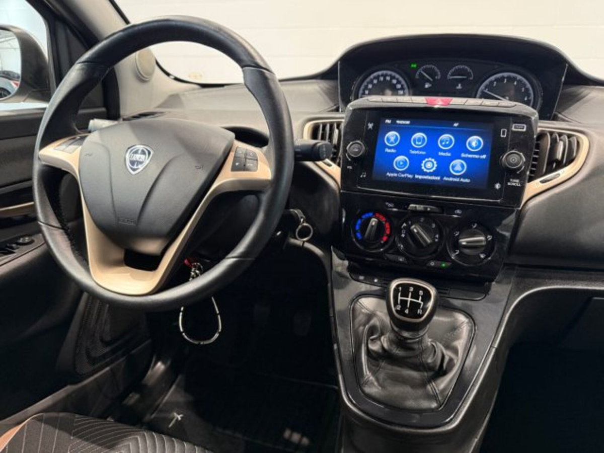 Lancia Ypsilon 1.2 69 CV 5 porte GPL Ecochic Alberta Ferretti (11)