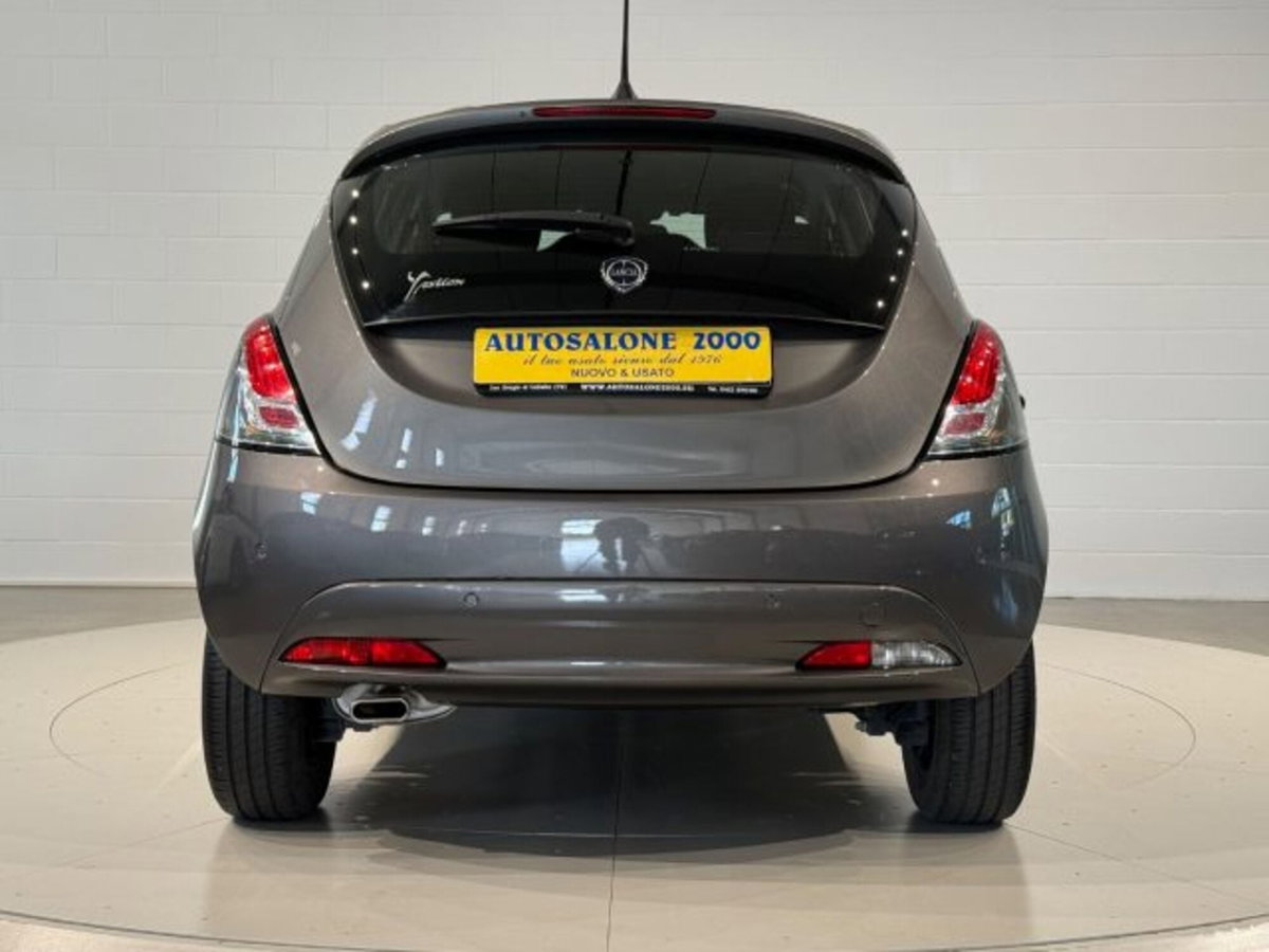Lancia Ypsilon 1.2 69 CV 5 porte GPL Ecochic Alberta Ferretti (4)