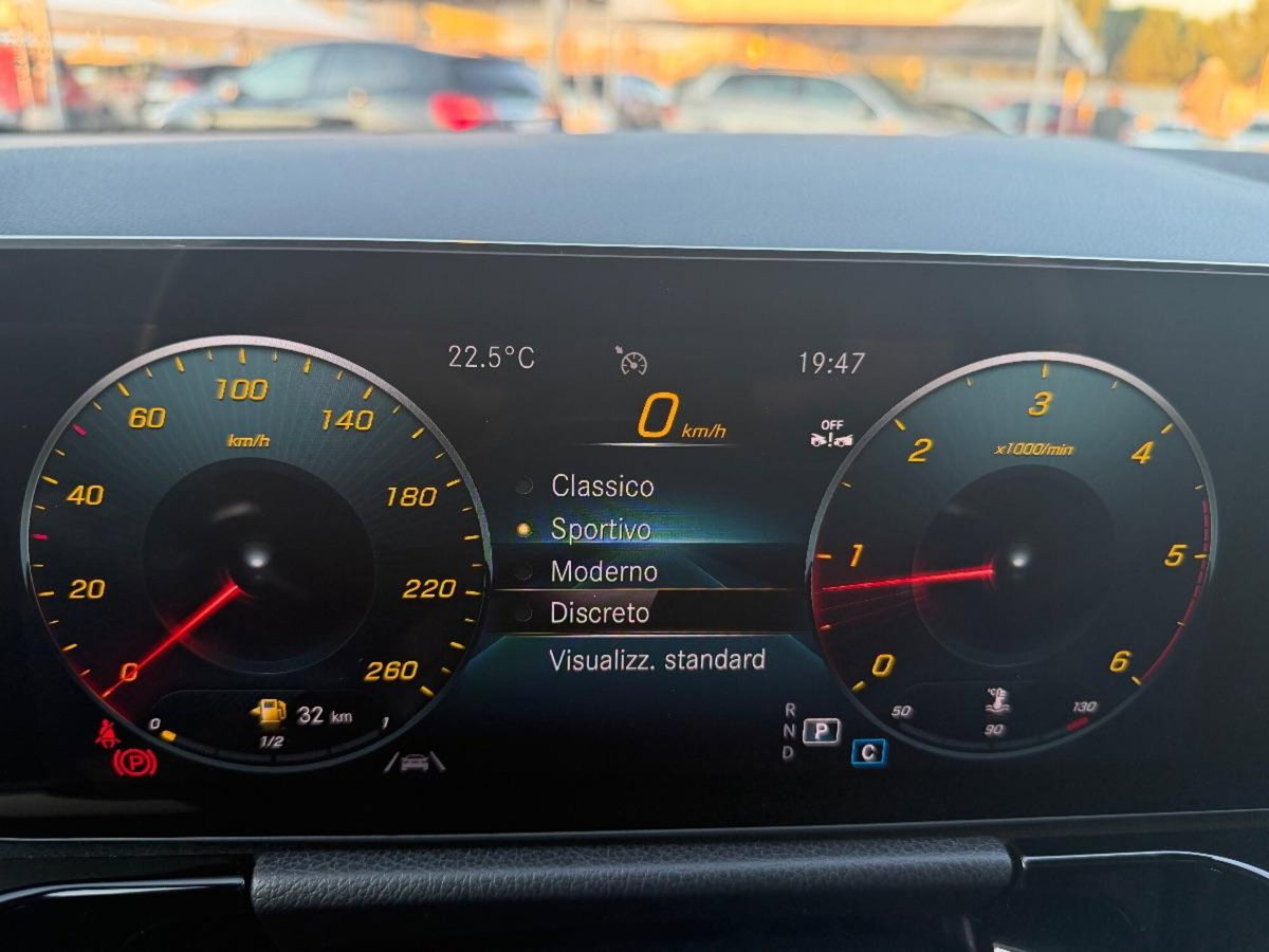 Mercedes-Benz GLA SUV 200 d Automatic Premium (16)