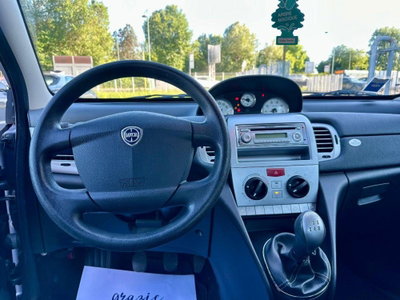 Lancia Ypsilon 1.3 MJT 75 CV Diva (11)