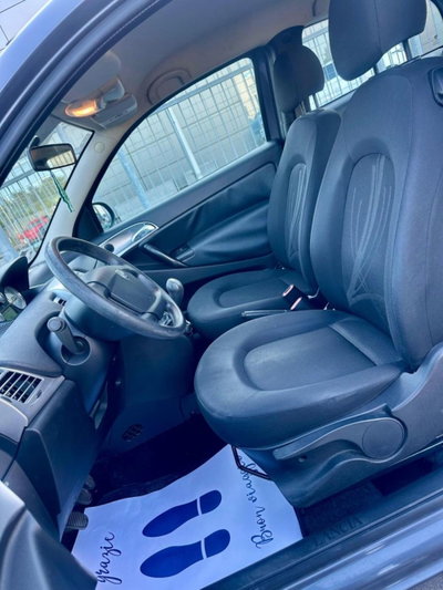 Lancia Ypsilon 1.3 MJT 75 CV Diva (12)
