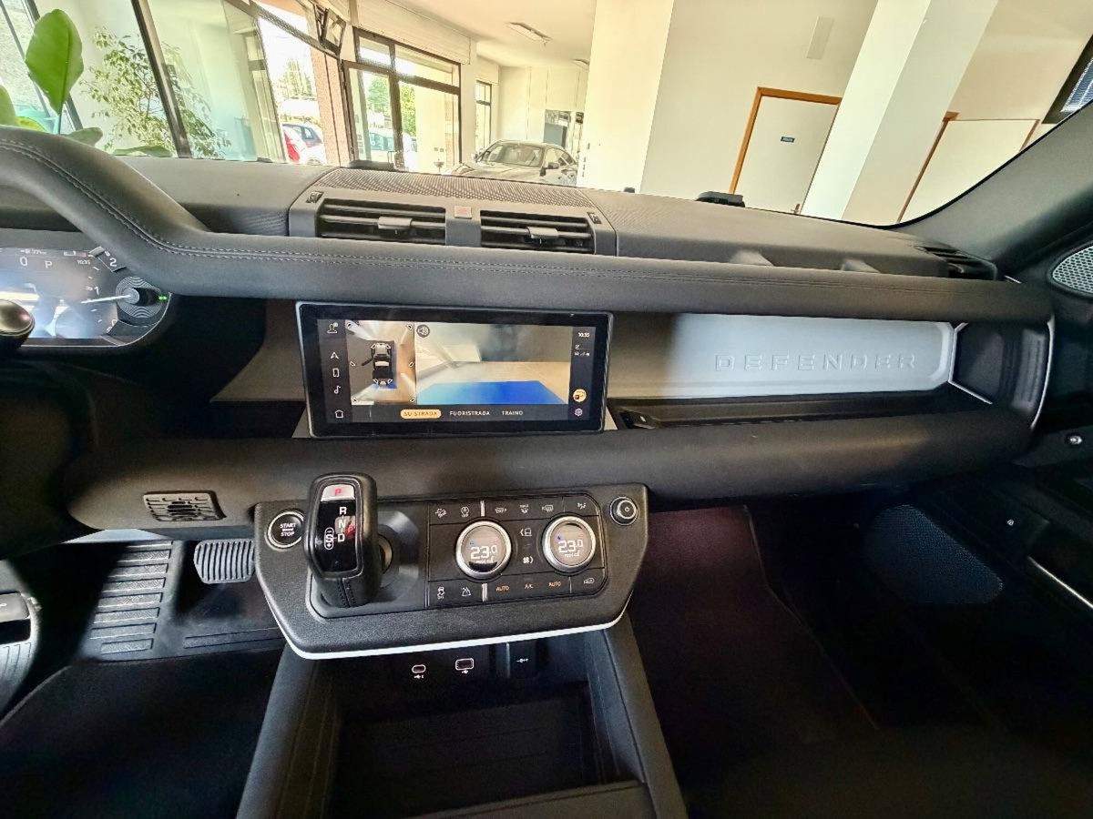 Land Rover Defender 90 3.0d i6 mhev X-Dynamic SE awd 200cv auto (13)