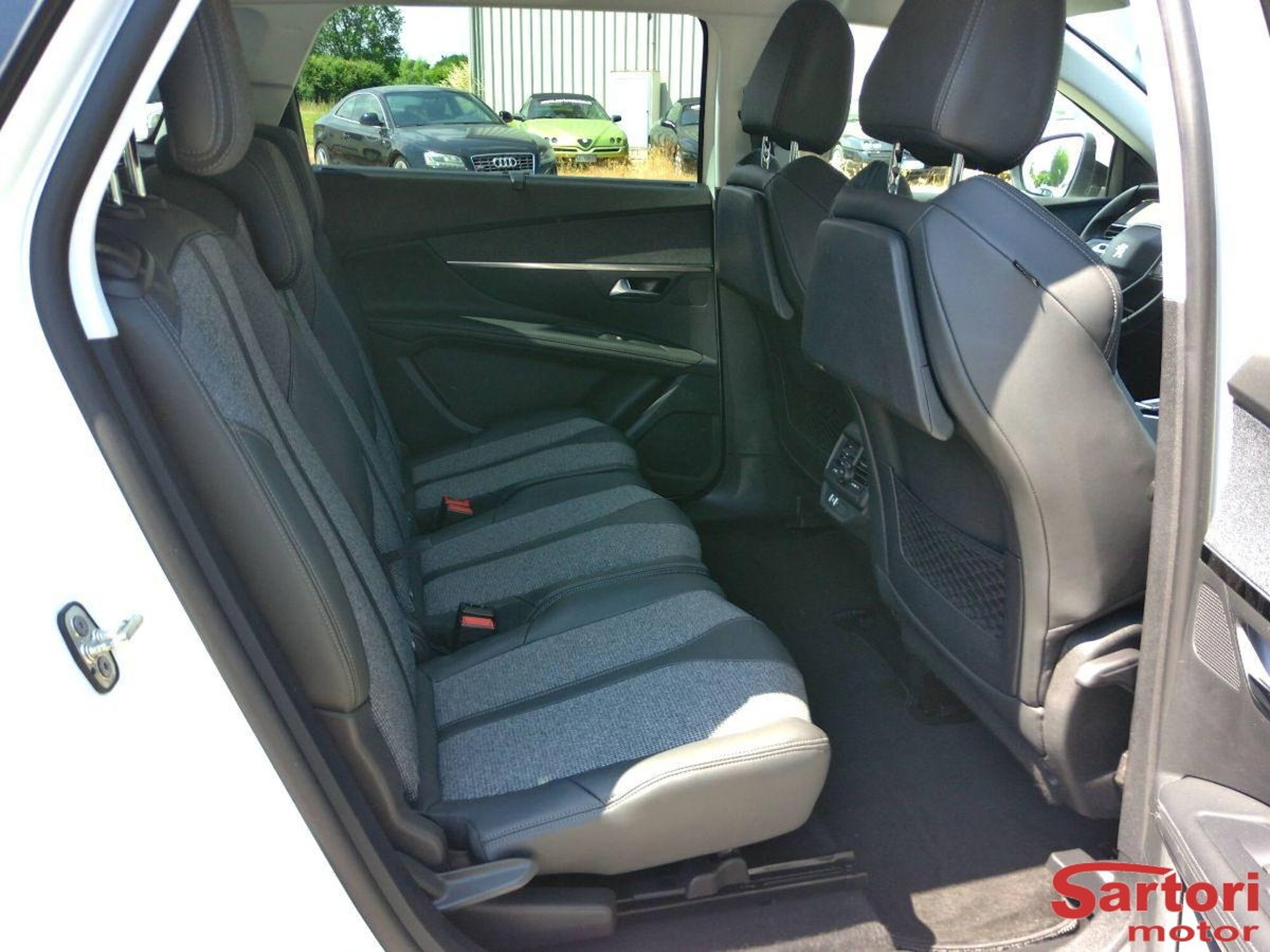 Peugeot 5008 BlueHDi 130 S&S EAT8 Allure (11)