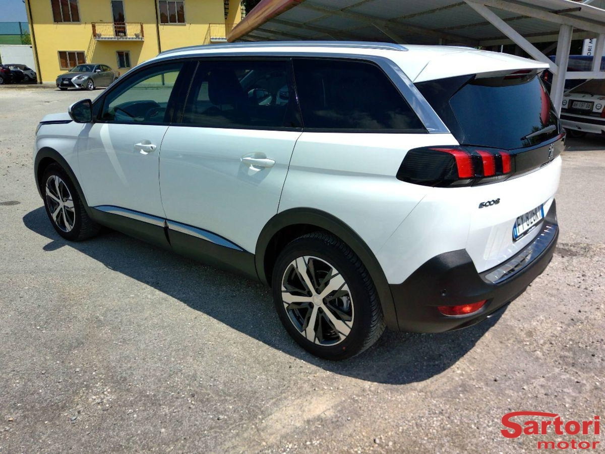 Peugeot 5008 BlueHDi 130 S&S EAT8 Allure (4)