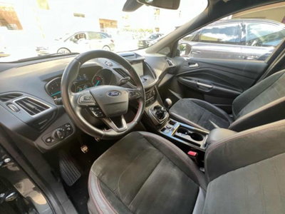 Ford Kuga 1.5 TDCI 120 CV S&S 2WD ST-Line (9)
