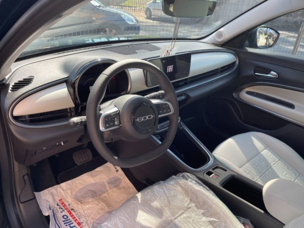Fiat 600 1.2 hybrid La Prima 145cv auto (7)