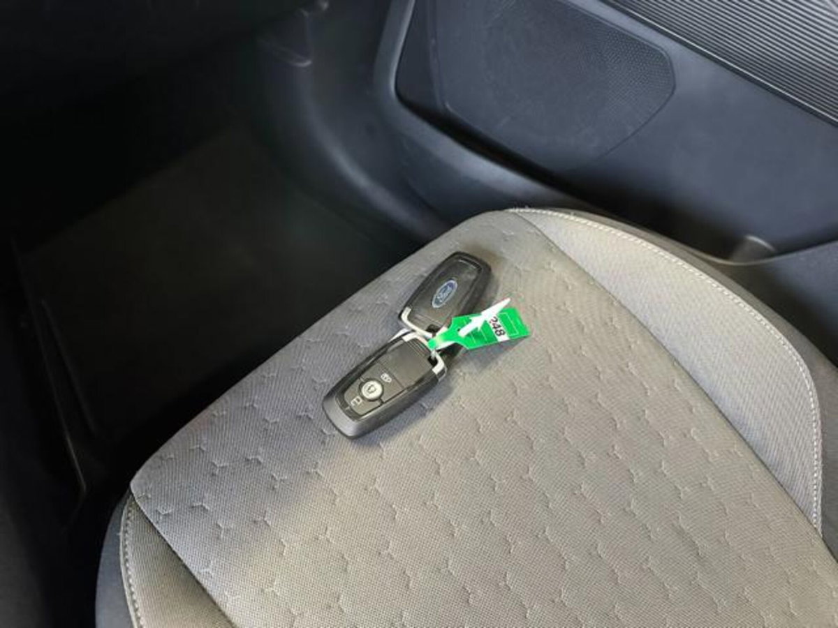 Ford Tourneo Courier 1.0 EcoBoost 100 CV Plus (18)