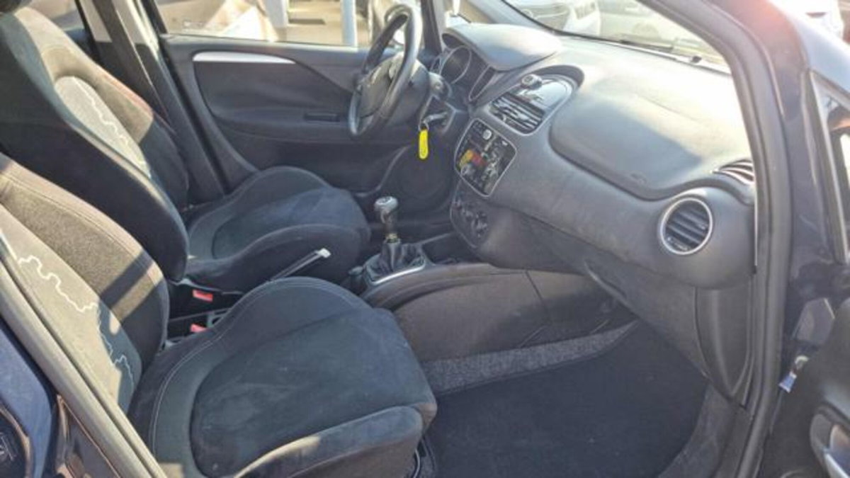 Fiat Punto 1.3 MJT II 75 CV 5 porte Lounge (10)