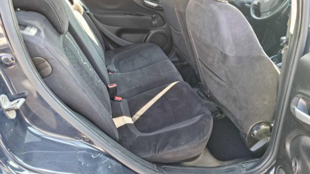 Fiat Punto 1.3 MJT II 75 CV 5 porte Lounge (11)