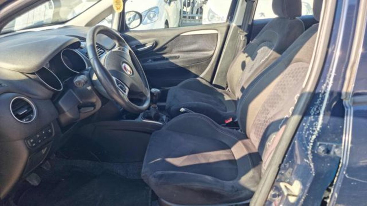 Fiat Punto 1.3 MJT II 75 CV 5 porte Lounge (8)