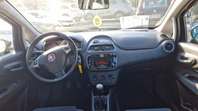 Fiat Punto 1.3 MJT II 75 CV 5 porte Lounge (9)