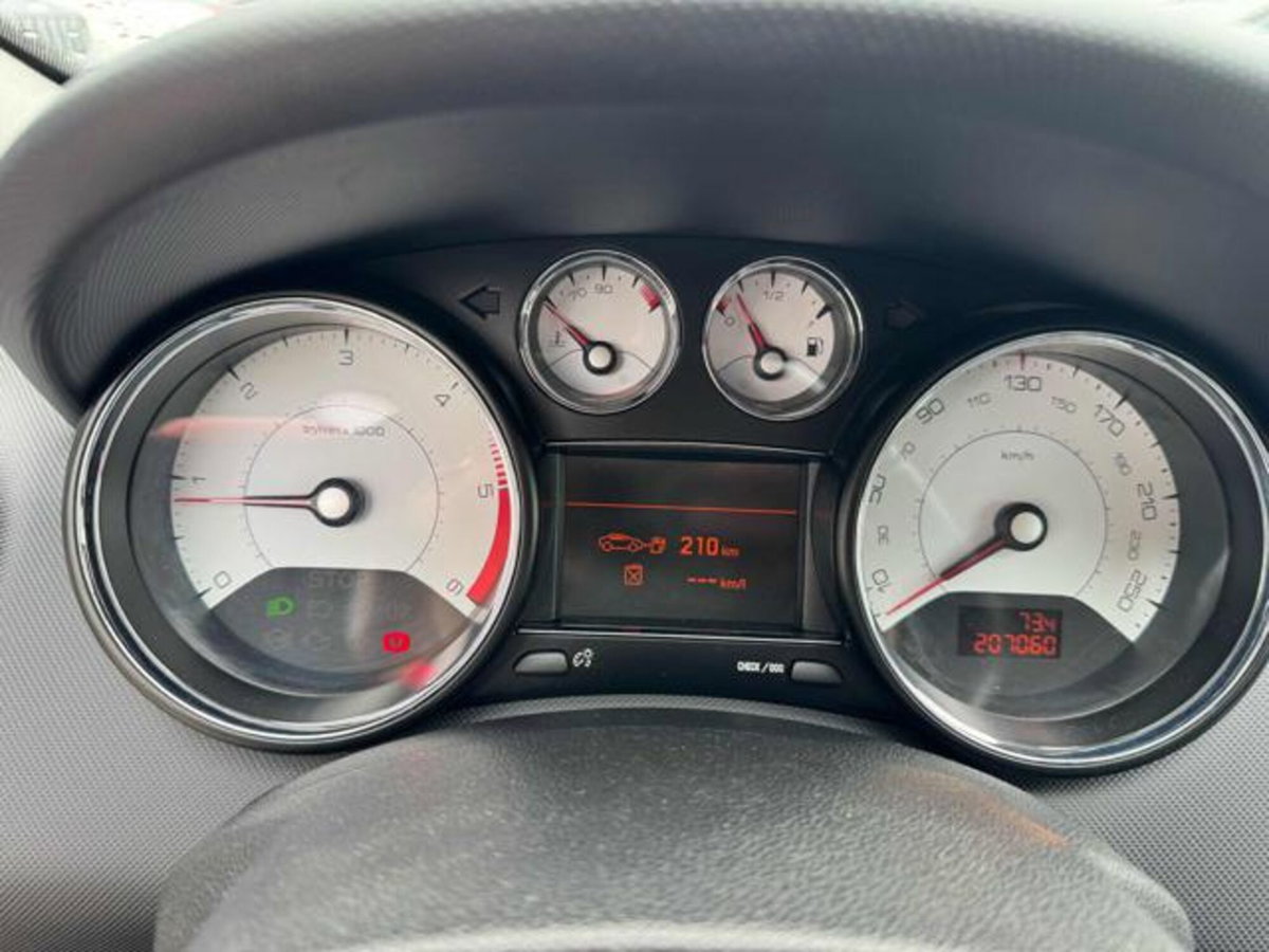 Peugeot 308 1.6 HDi 110CV 5p. Business (11)