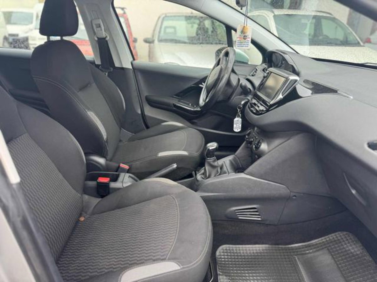 Peugeot 208 82 5 porte Allure (13)