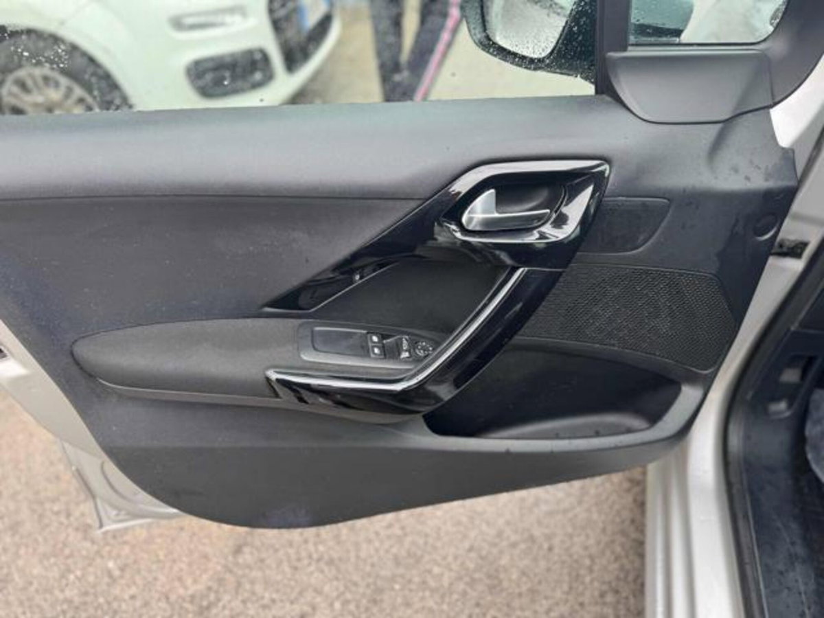 Peugeot 208 82 5 porte Allure (7)