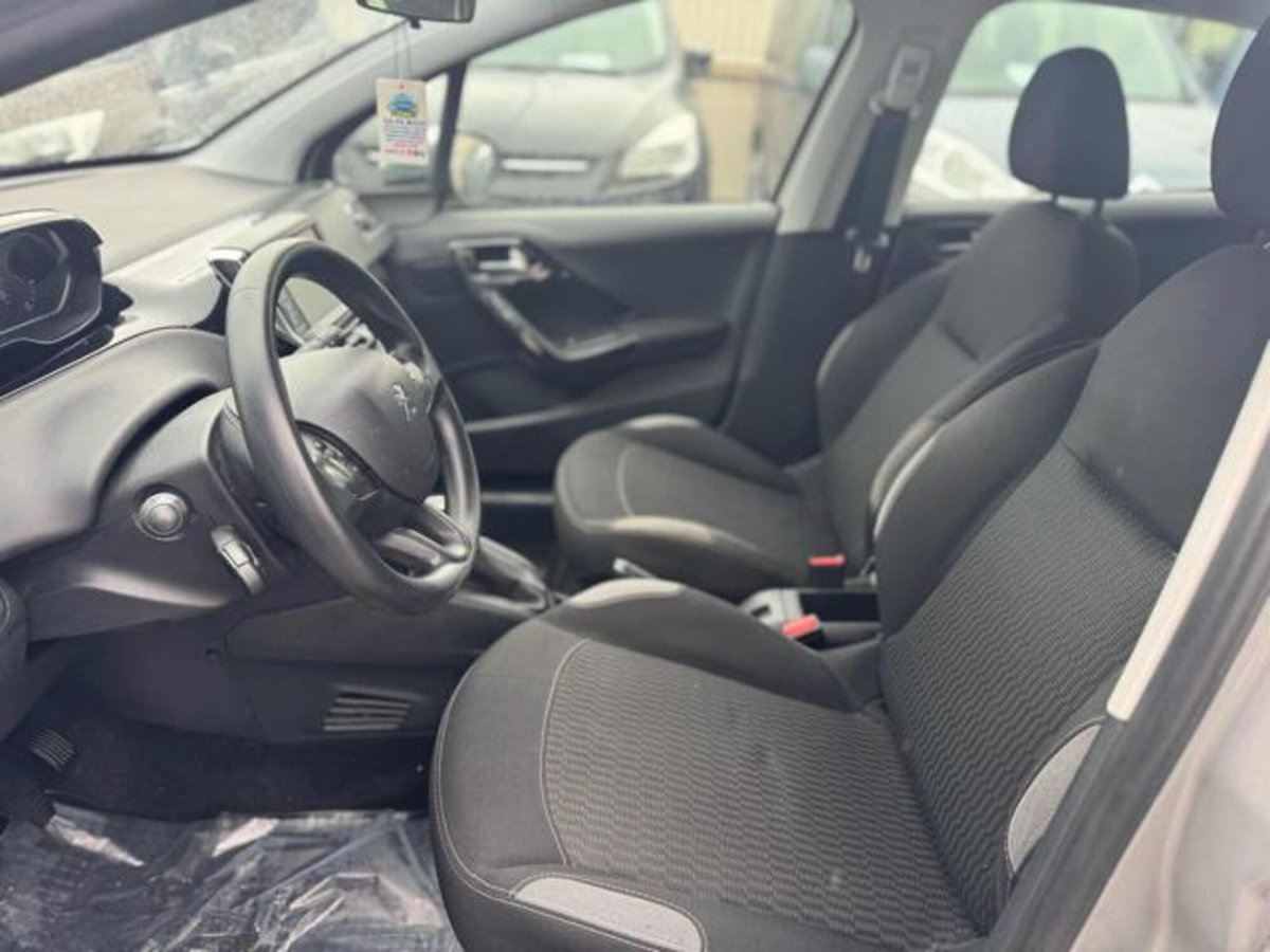 Peugeot 208 82 5 porte Allure (8)