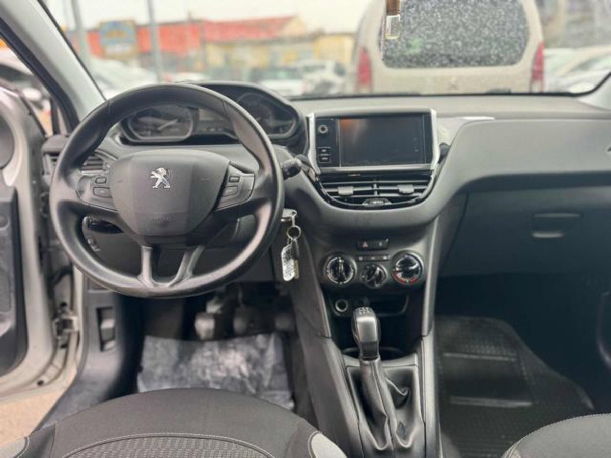 Peugeot 208 82 5 porte Allure (9)