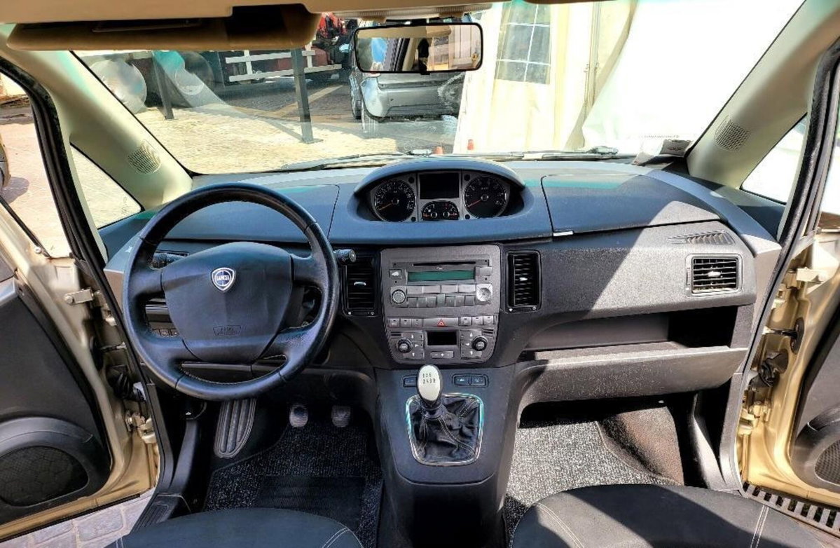 Lancia Musa 1.4 16V Diva (10)
