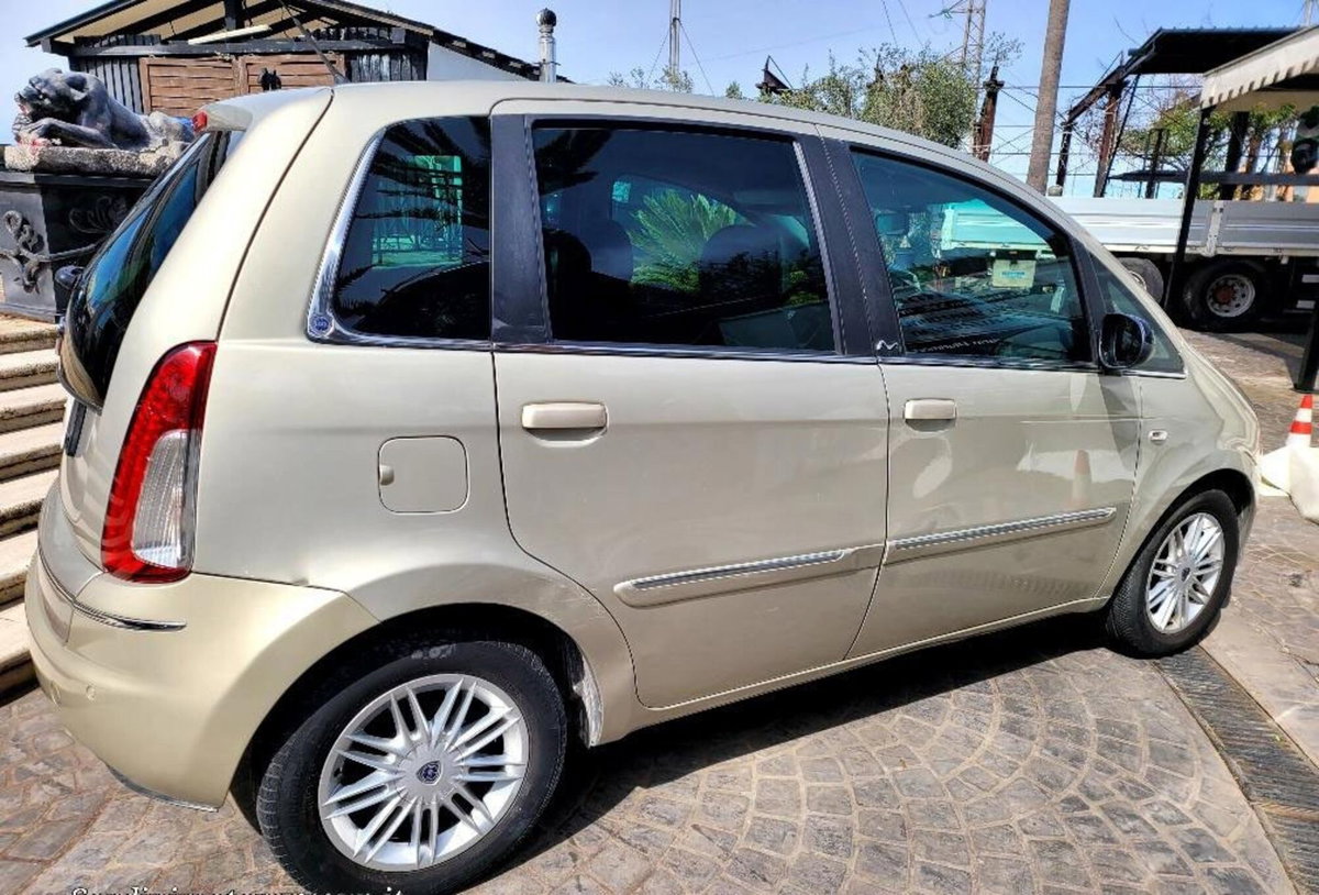 Lancia Musa 1.4 16V Diva (4)