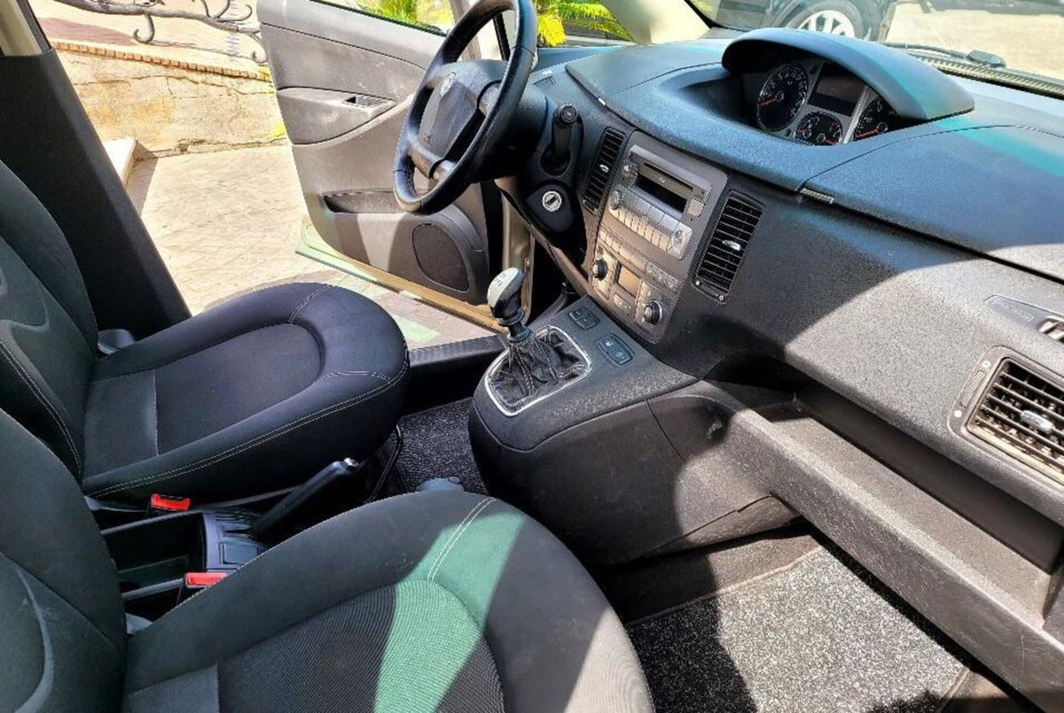 Lancia Musa 1.4 16V Diva (9)