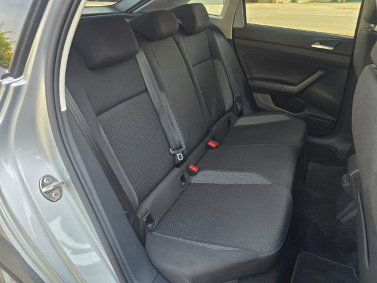 Volkswagen Taigo 1.0 tsi R-Line 95cv (12)