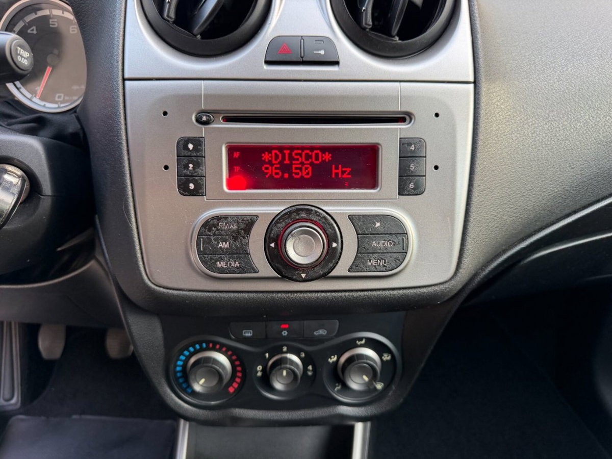 Alfa Romeo MiTo 1.4 78 CV Distinctive Sport Pack (11)