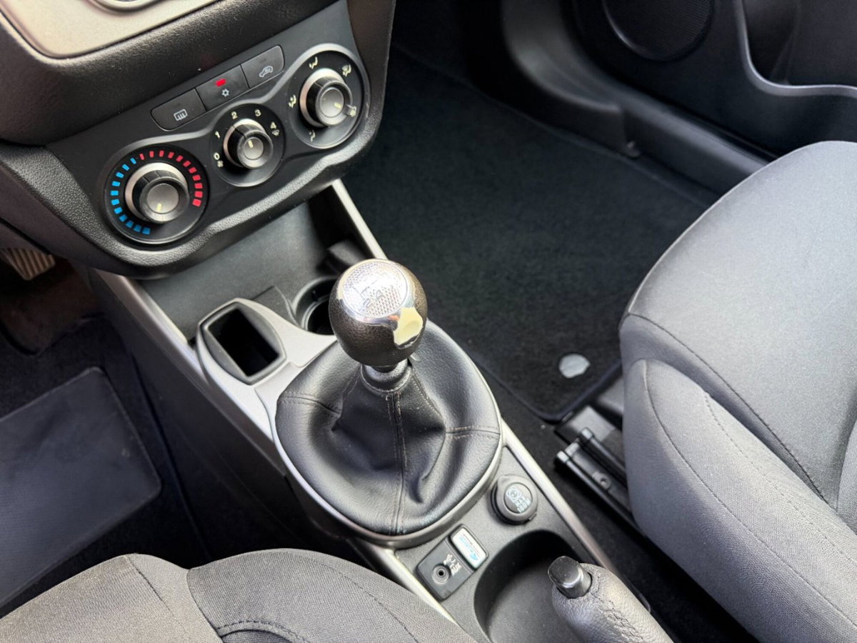 Alfa Romeo MiTo 1.4 78 CV Distinctive Sport Pack (12)