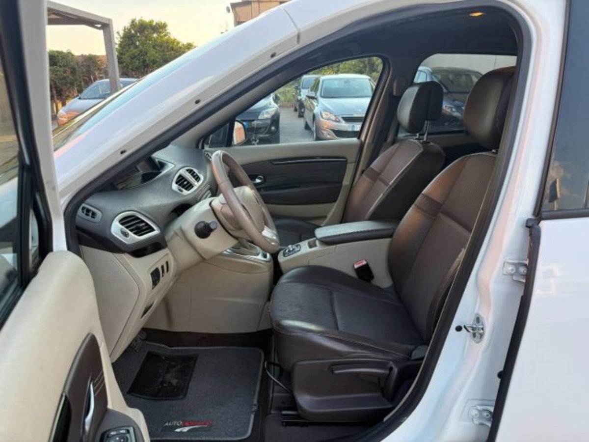 Renault Scenic E-Tech Electric 1.5 dCi 110CV EDC Luxe (12)