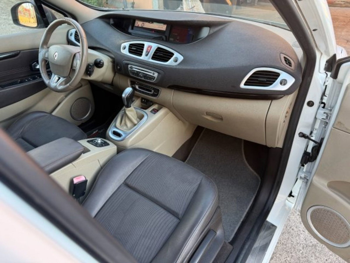 Renault Scenic E-Tech Electric 1.5 dCi 110CV EDC Luxe (16)