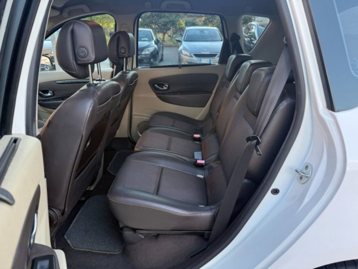 Renault Scenic E-Tech Electric 1.5 dCi 110CV EDC Luxe (18)