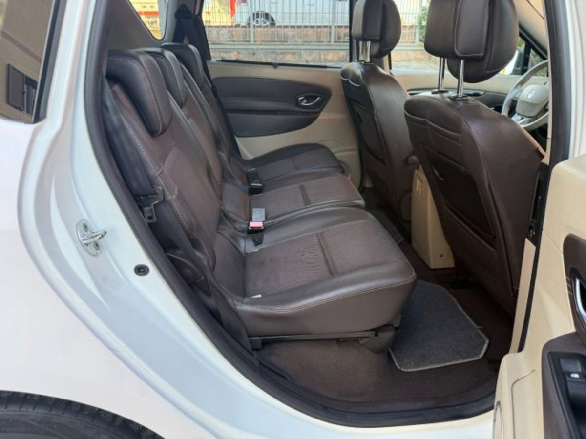 Renault Scenic E-Tech Electric 1.5 dCi 110CV EDC Luxe (19)