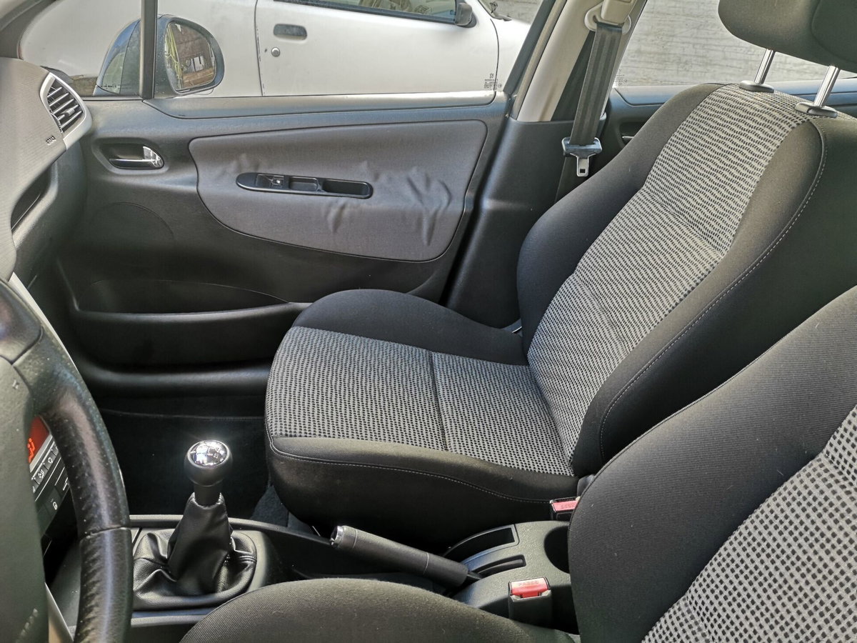 Peugeot 207 8V HDi 93CV 5p. Allure (11)
