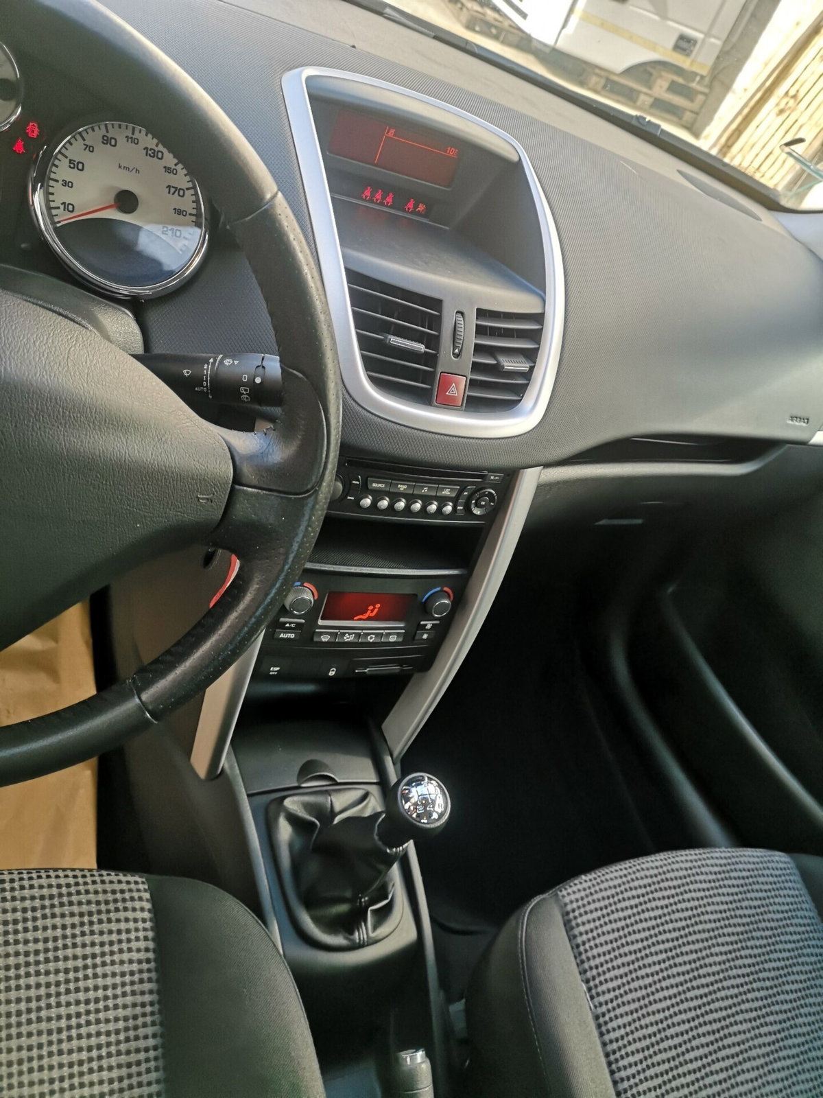 Peugeot 207 8V HDi 93CV 5p. Allure (12)
