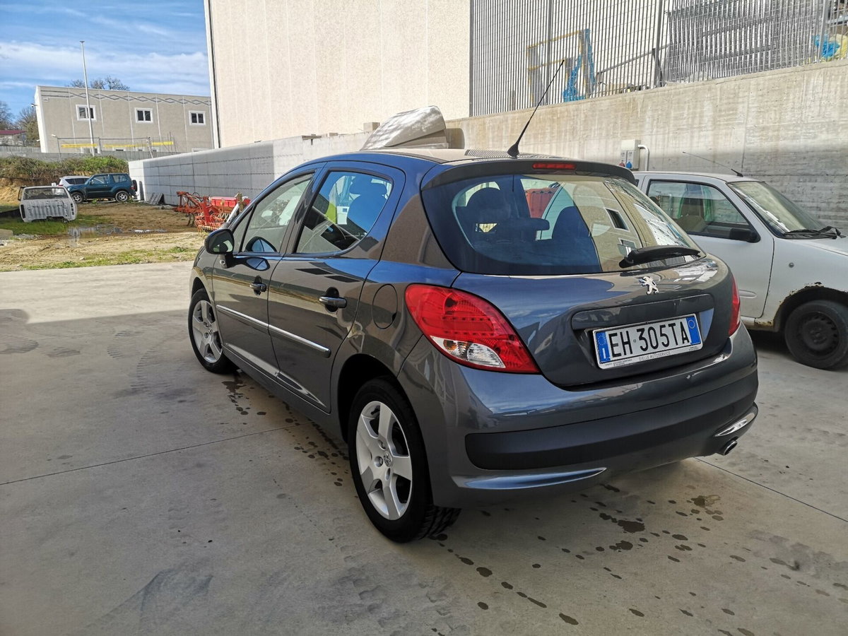 Peugeot 207 8V HDi 93CV 5p. Allure (3)