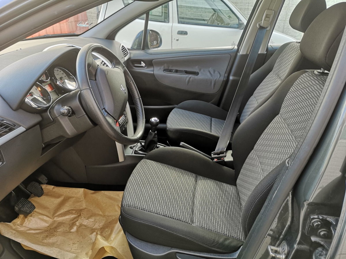 Peugeot 207 8V HDi 93CV 5p. Allure (7)