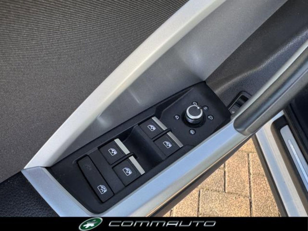 Audi Q3 Sportback 35 TDI quattro S tronic S line edition (11)