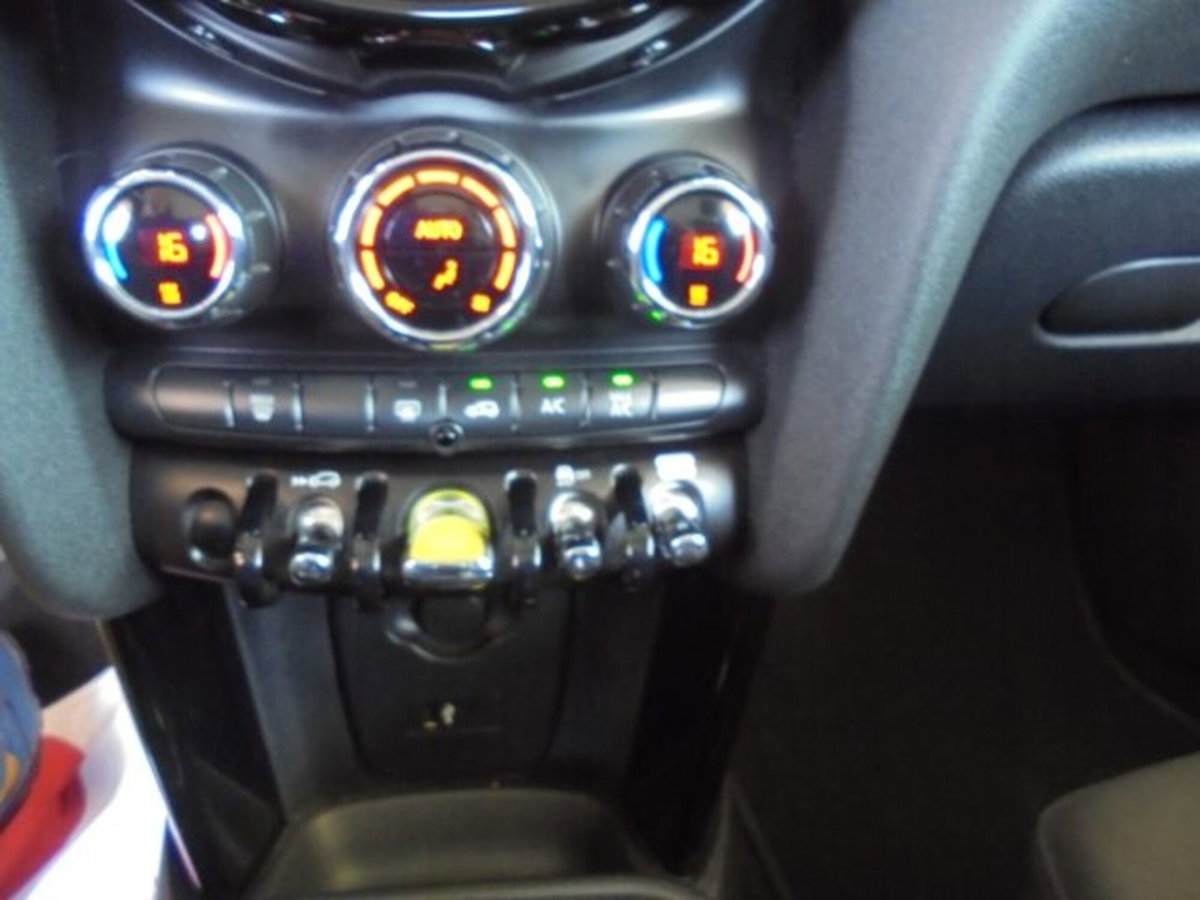 MINI Mini Cooper SE Classic (15)