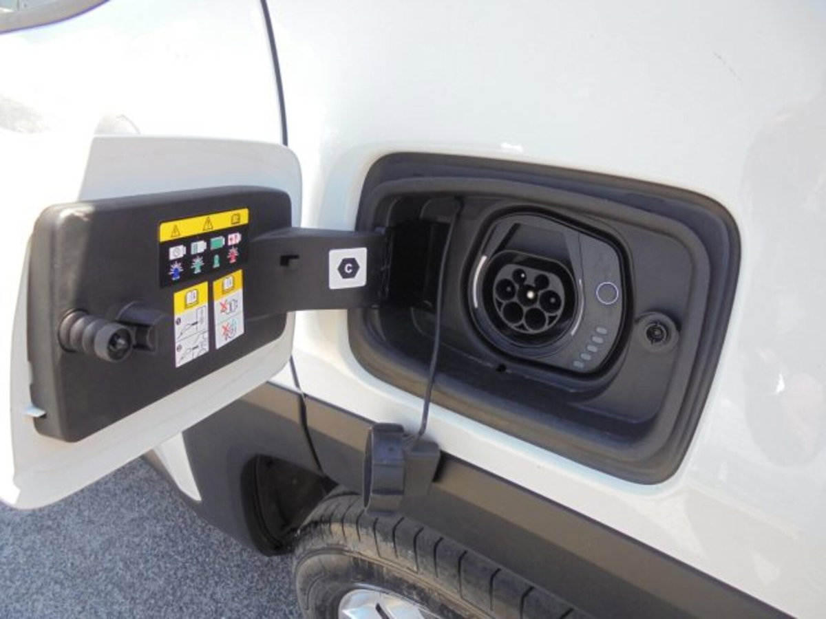 Jeep Renegade 1.3 T4 190CV PHEV 4xe AT6 Limited (13)