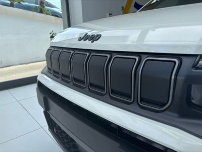 Jeep Avenger 1.2 turbo e-hybrid mhev Overland 4xe 145cv edct6 (14)