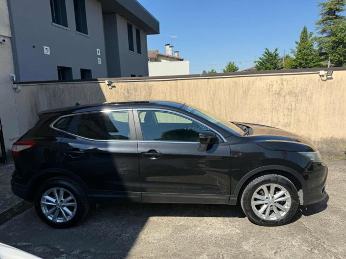 Nissan Qashqai 1.2 DIG-T Tekna (2)