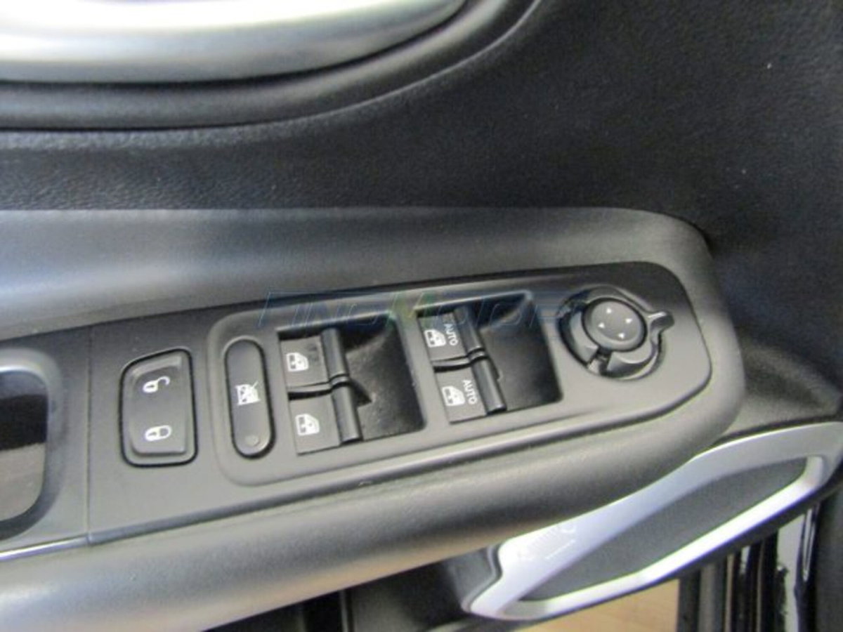 Jeep Renegade 1.6 Mjt DDCT 120 CV Limited (19)