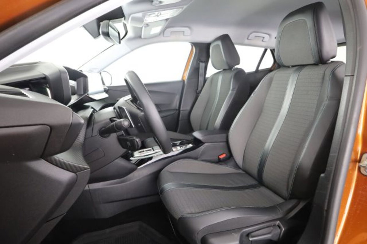 Peugeot 2008 BlueHDi 130 S&S EAT8 Allure Pack (2)