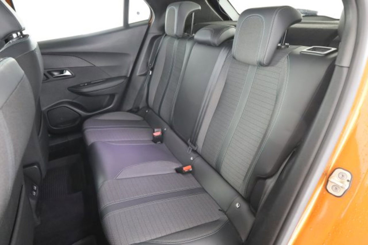 Peugeot 2008 BlueHDi 130 S&S EAT8 Allure Pack (3)