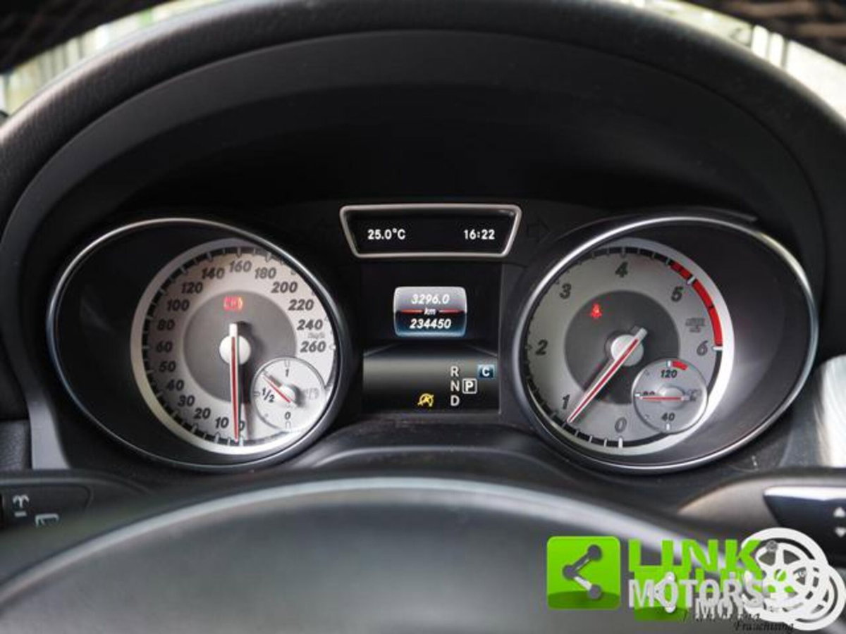 Mercedes-Benz GLA SUV 200 d Automatic 4Matic Premium (12)