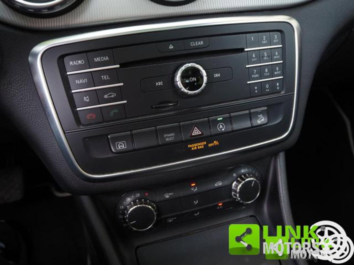Mercedes-Benz GLA SUV 200 d Automatic 4Matic Premium (15)
