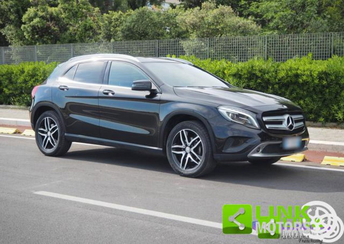 Mercedes-Benz GLA SUV 200 d Automatic 4Matic Premium (17)