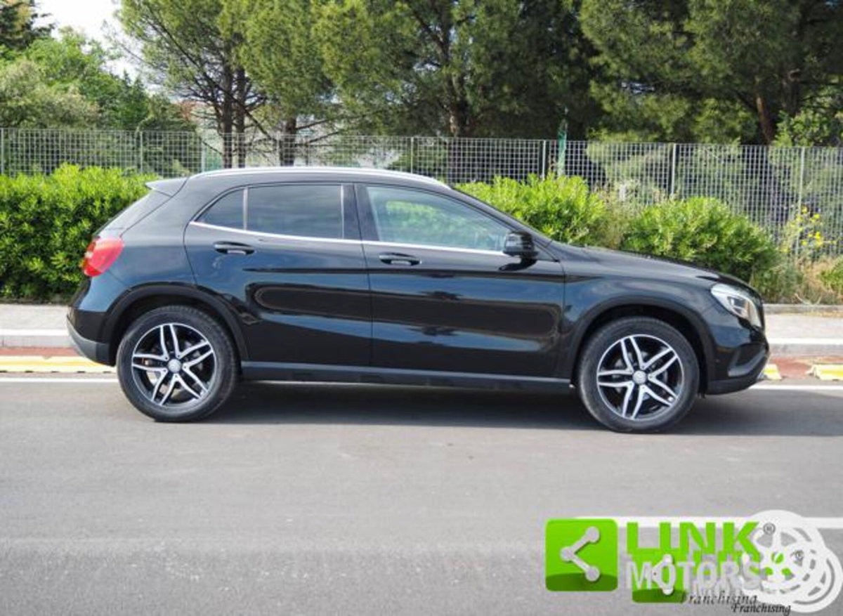 Mercedes-Benz GLA SUV 200 d Automatic 4Matic Premium (19)
