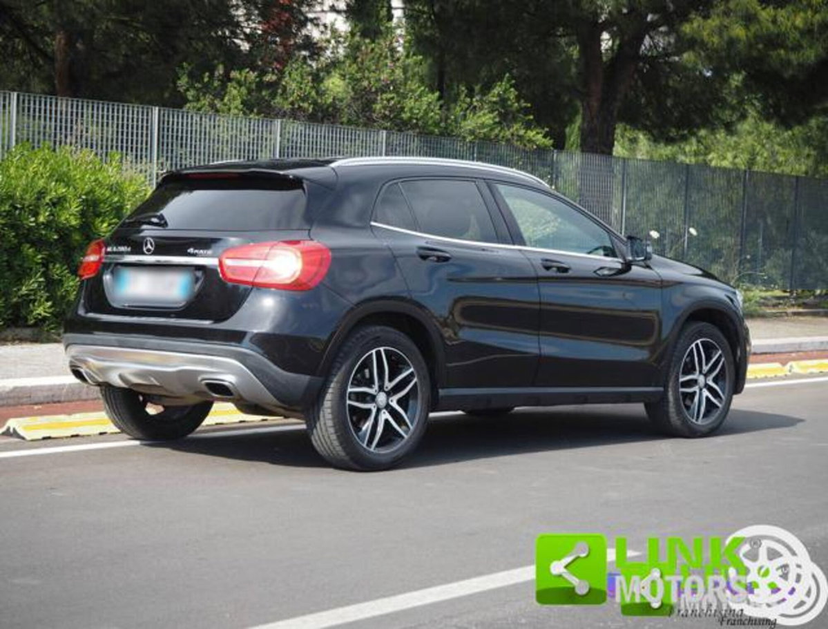 Mercedes-Benz GLA SUV 200 d Automatic 4Matic Premium (2)