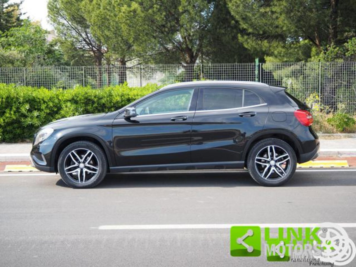 Mercedes-Benz GLA SUV 200 d Automatic 4Matic Premium (3)